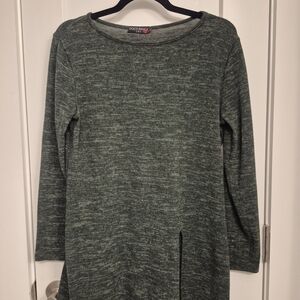 Dolce Bianca Soft Green Knit Top – Long Sleeve – Women’s Size M